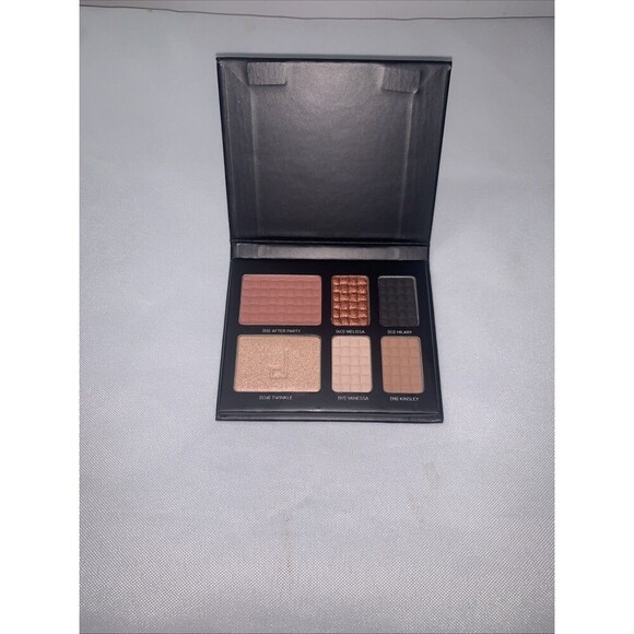 Doucce On The Go Palette - 4 Eyeshadows; 1 Highlighter; 1 Blush - SEALED Package - Picture 8 of 8